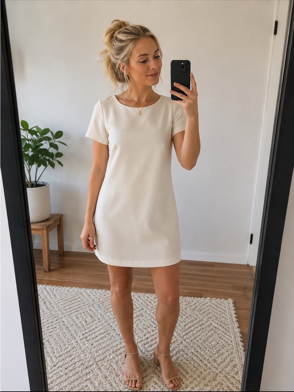 Lulu's Cream Short Sleeve shift Dress  size xsmall